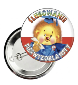 Przypinka z agrafką na ślubowanie pierwszoklasisty z uśmiechniętym jeżykiem w birecie, wzór E72